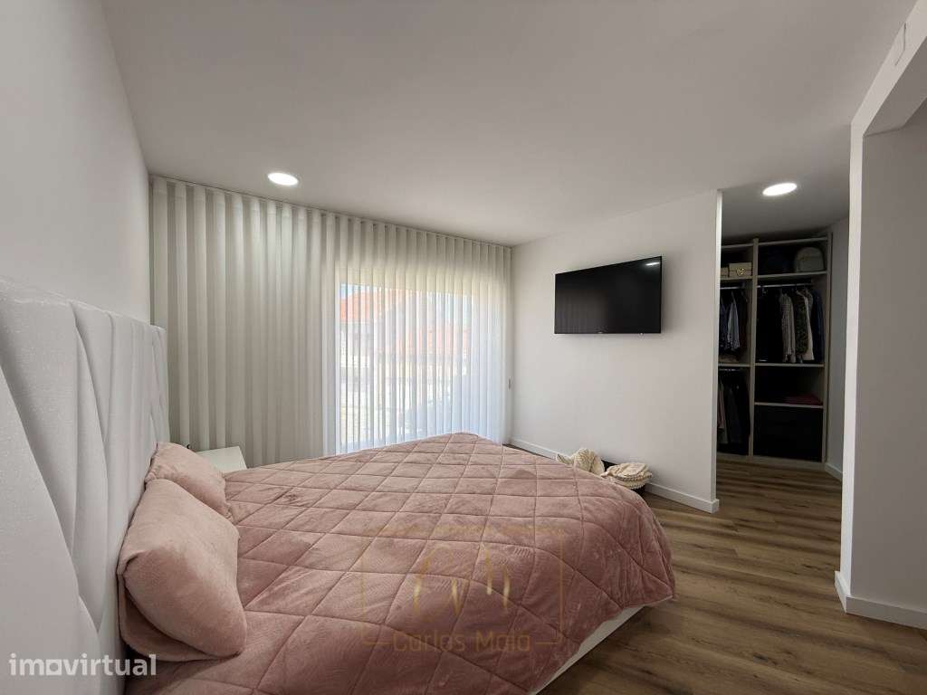 Andar Moradia T3+2 duplex, com terraço e a 350 metros da Praia - Grande imagem: 4/26