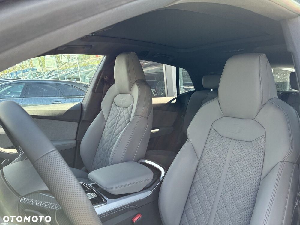 Audi Q8 - 12