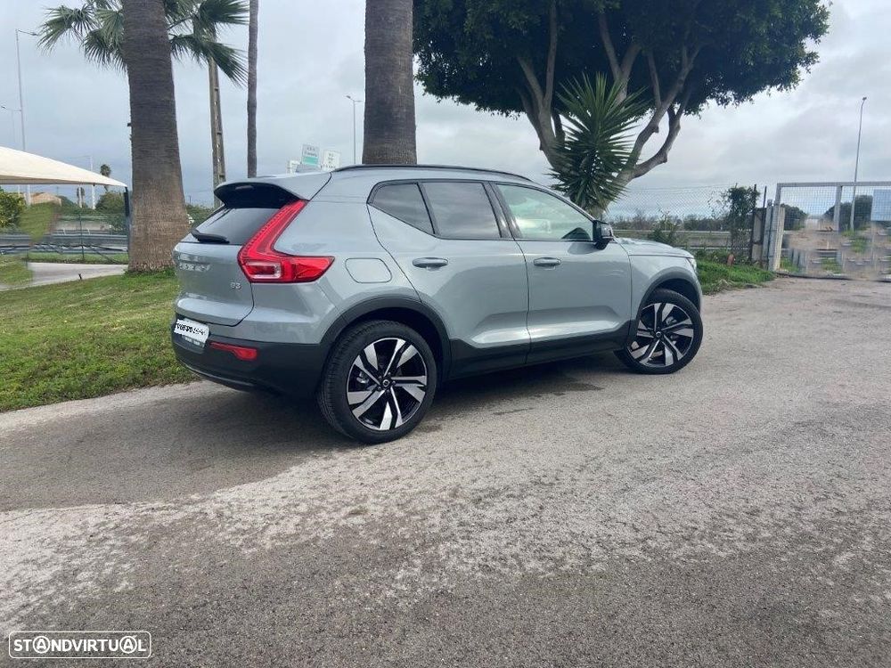 Volvo XC 40 2.0 B3 Plus Dark - 25