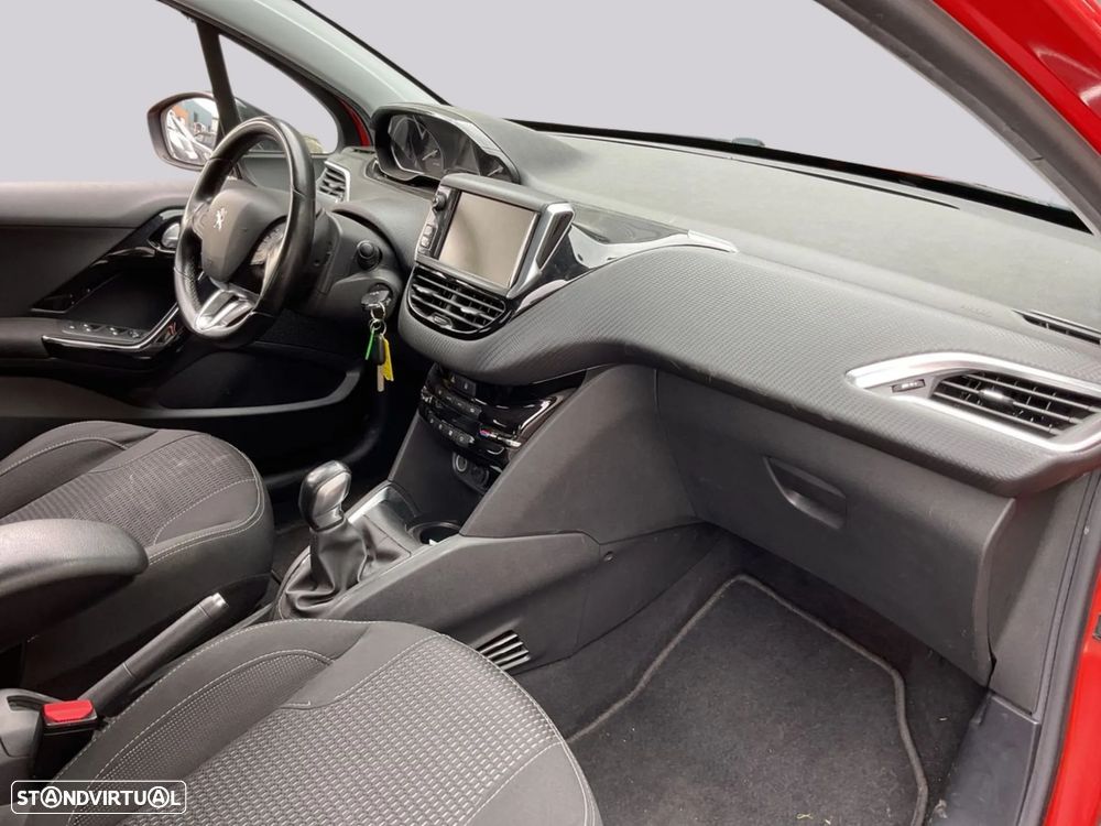 Peugeot 208 - 11