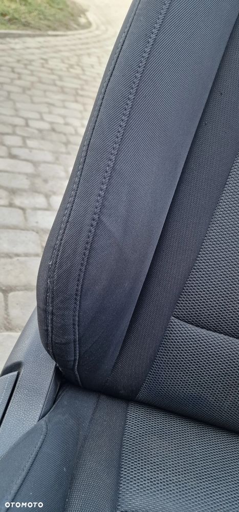 FOTEL PRZÓD PRAWY LEWY ELEKTRYCZNIE GRZANE HYUNDAI i40 - 20