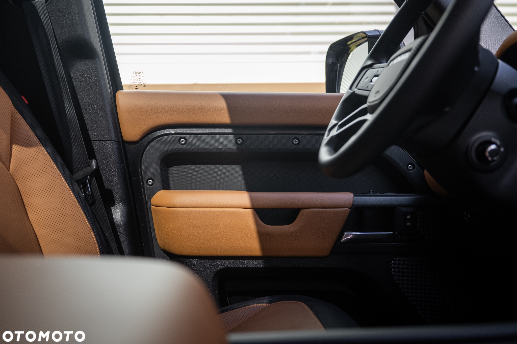 Land Rover Defender - 27