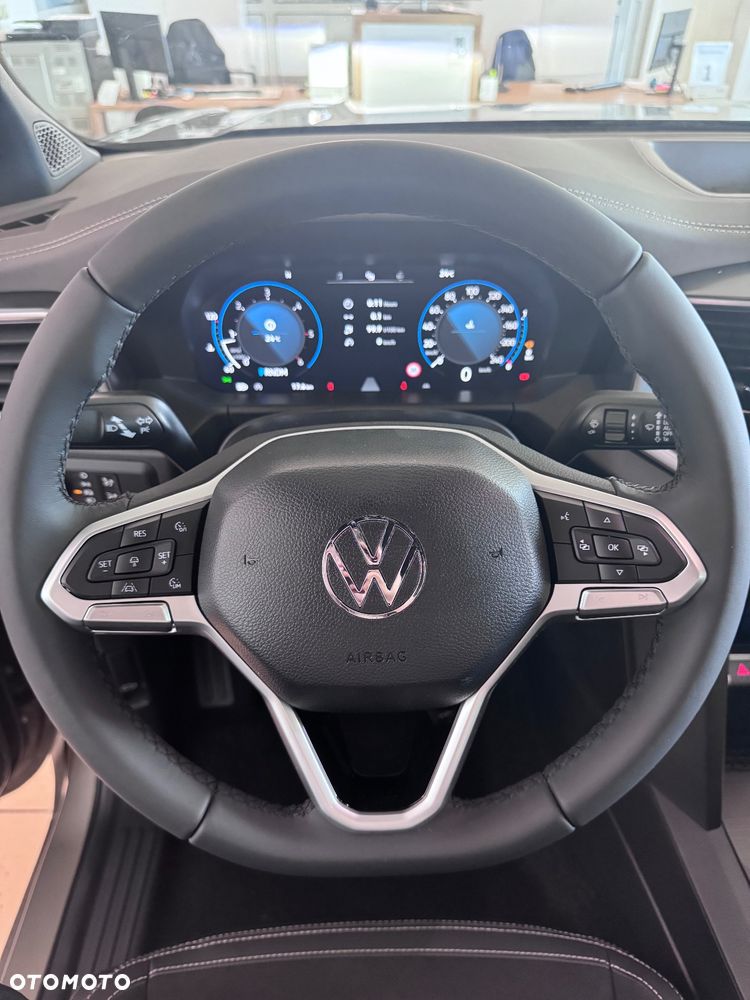 Volkswagen Amarok - 12