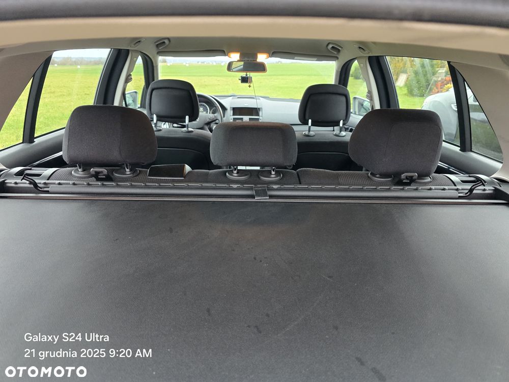 Mercedes-Benz Klasa C 180 CGI BlueEFFICIENCY - 9