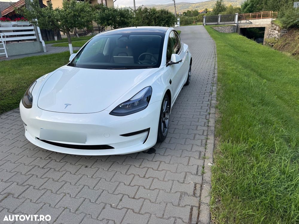 Tesla Model 3 - 4
