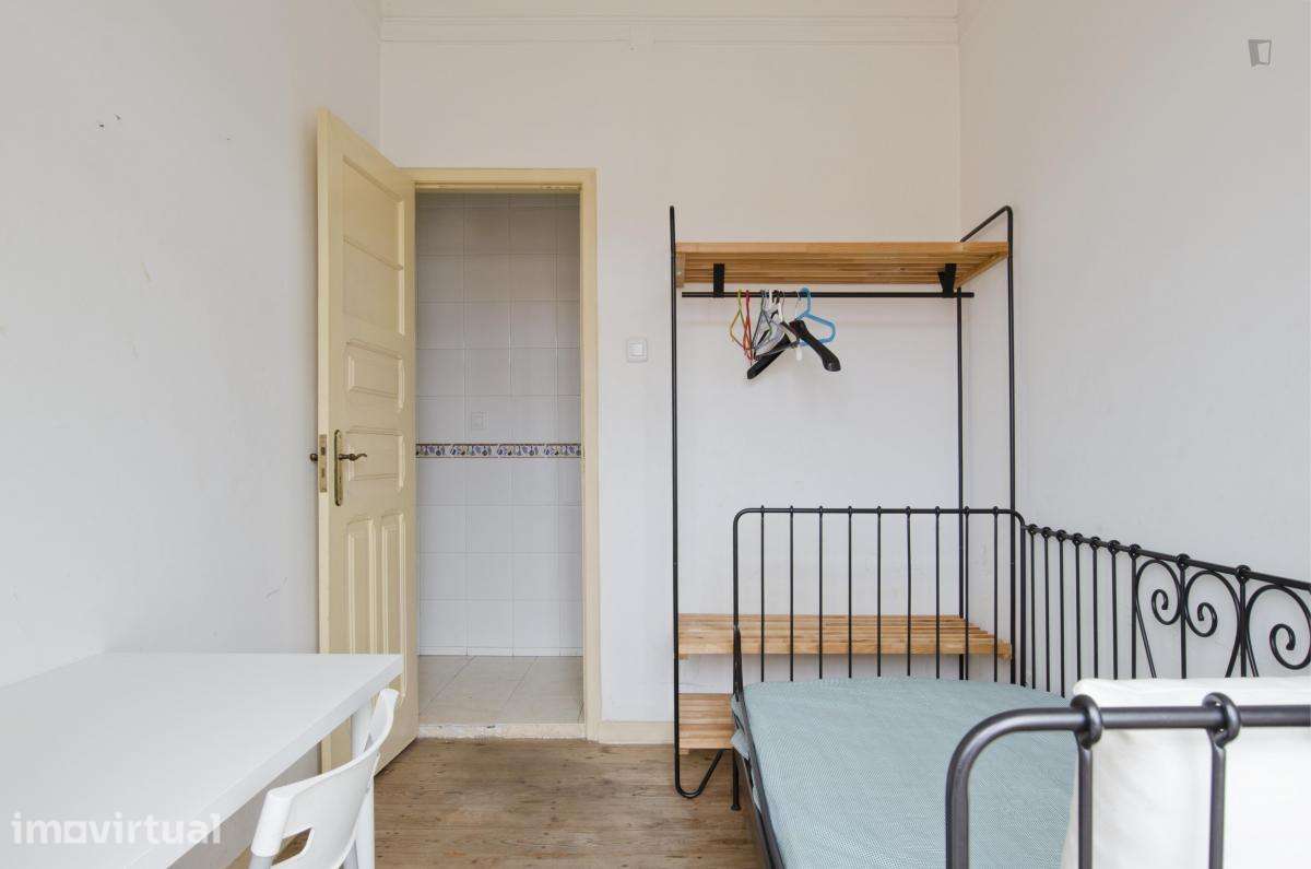 Quarto - localizado em Mouraria Lisbon - Вид 3