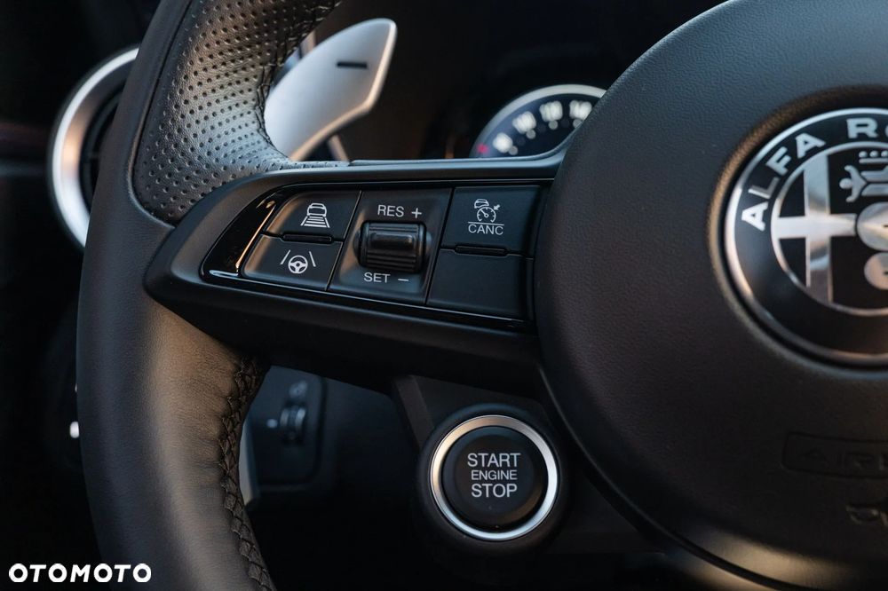 Alfa Romeo Giulia 2.0 Turbo Tributo Italiano Q4 - 25