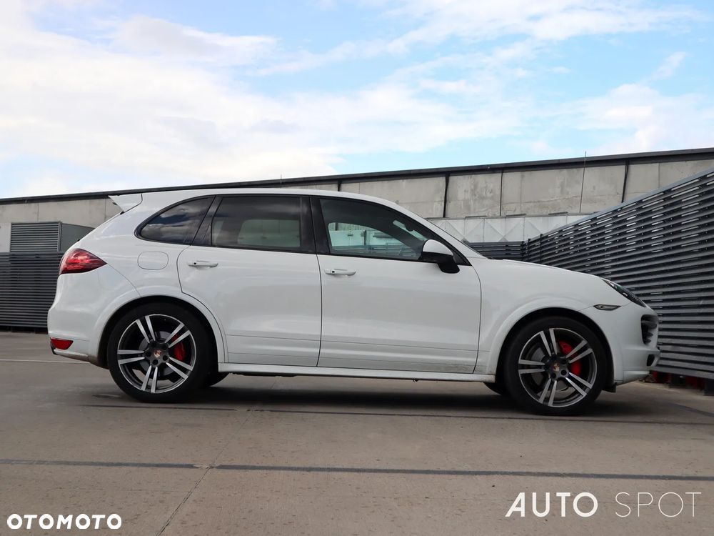Porsche Cayenne GTS - 9