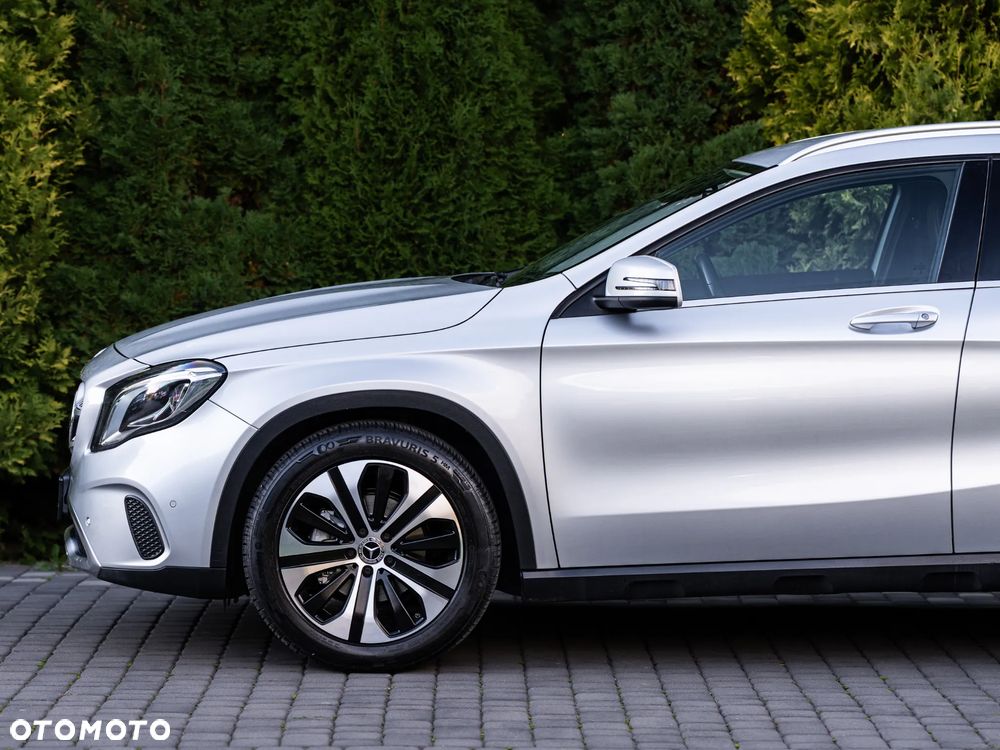 Mercedes-Benz GLA - 4