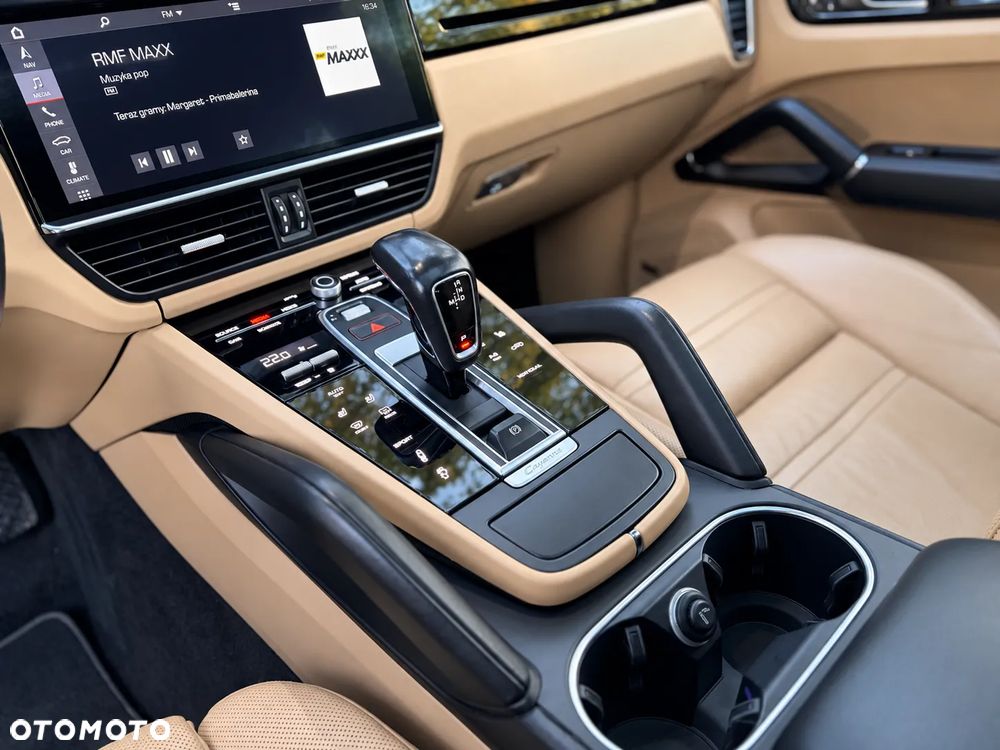 Porsche Cayenne - 8