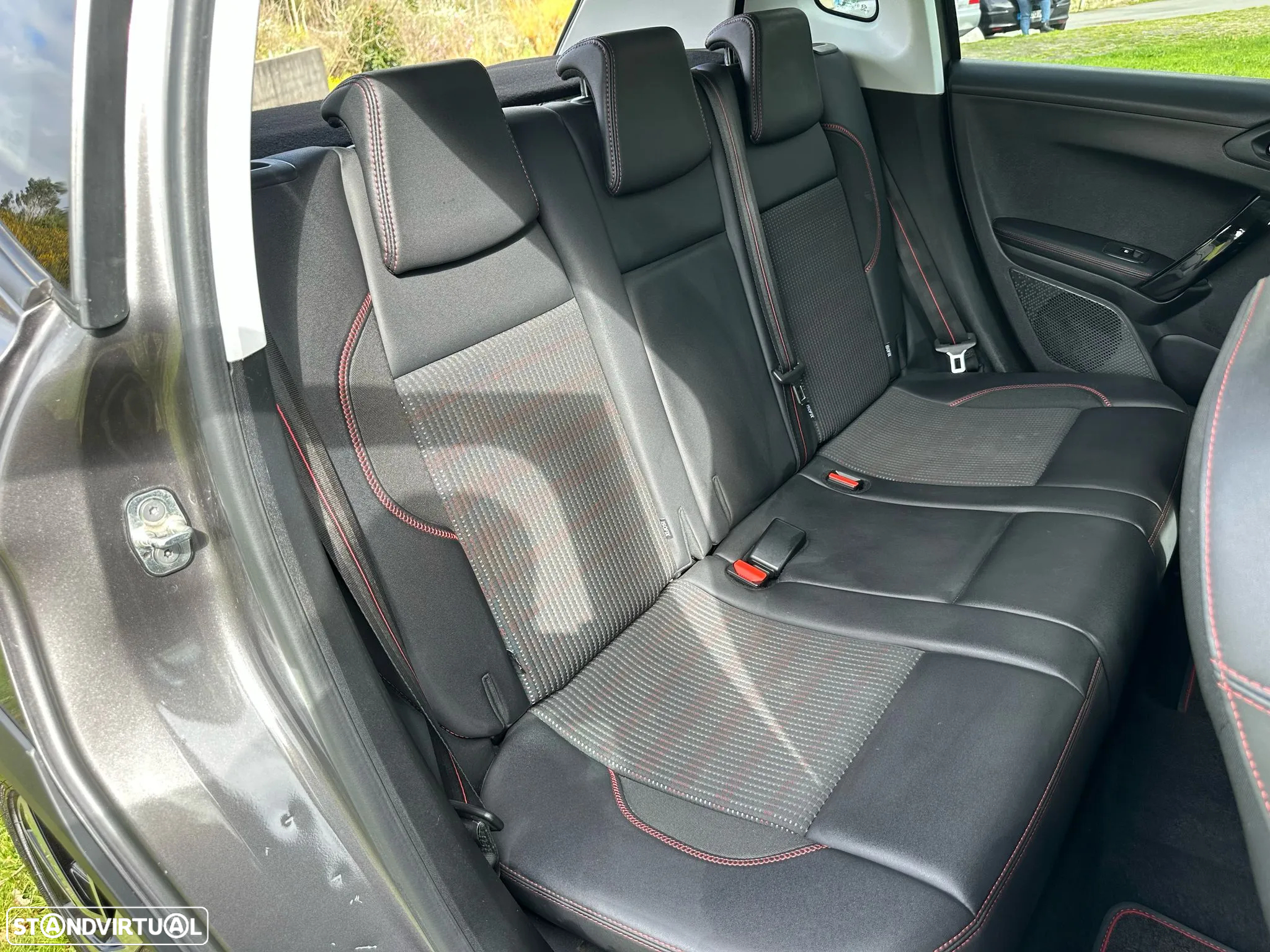 Peugeot 2008 1.6 BlueHDi GT Line - 21