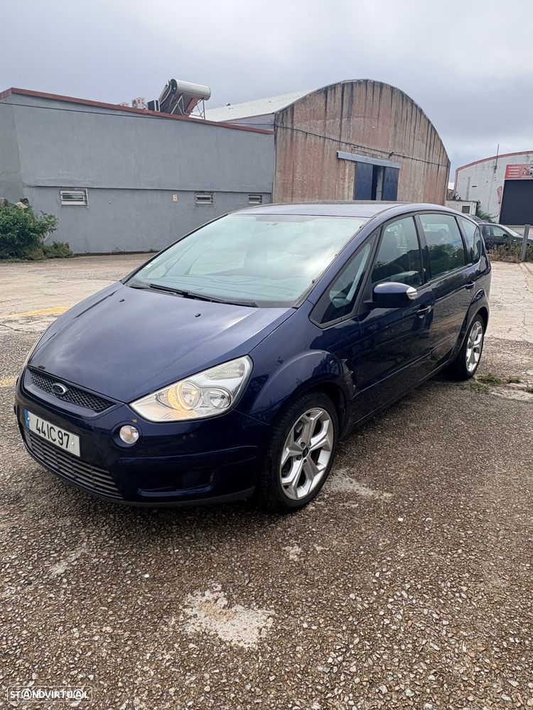 Ford S-Max - 11