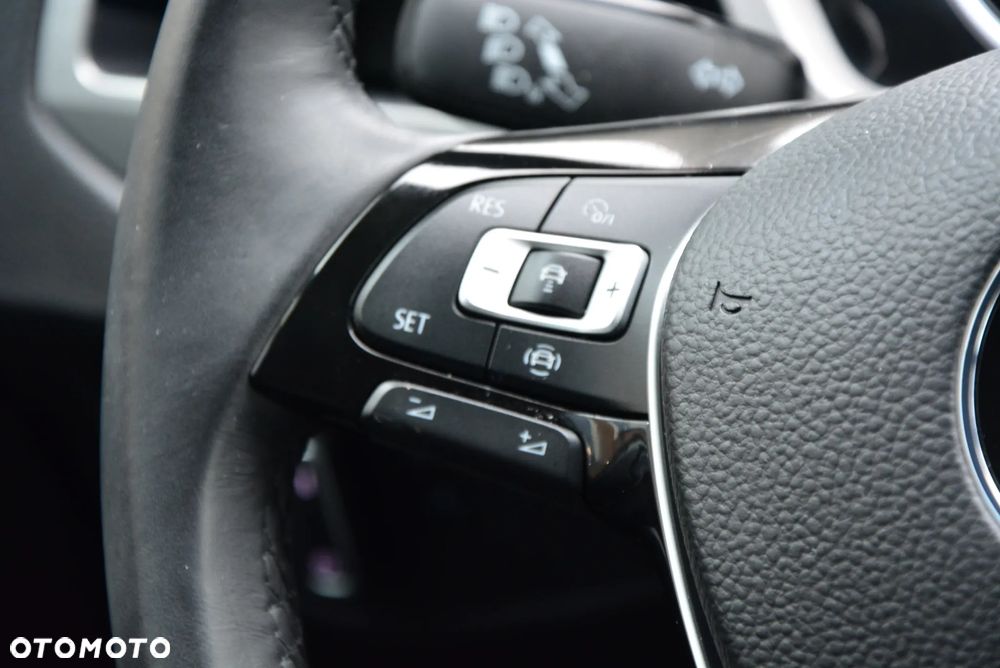 Volkswagen Touran - 33