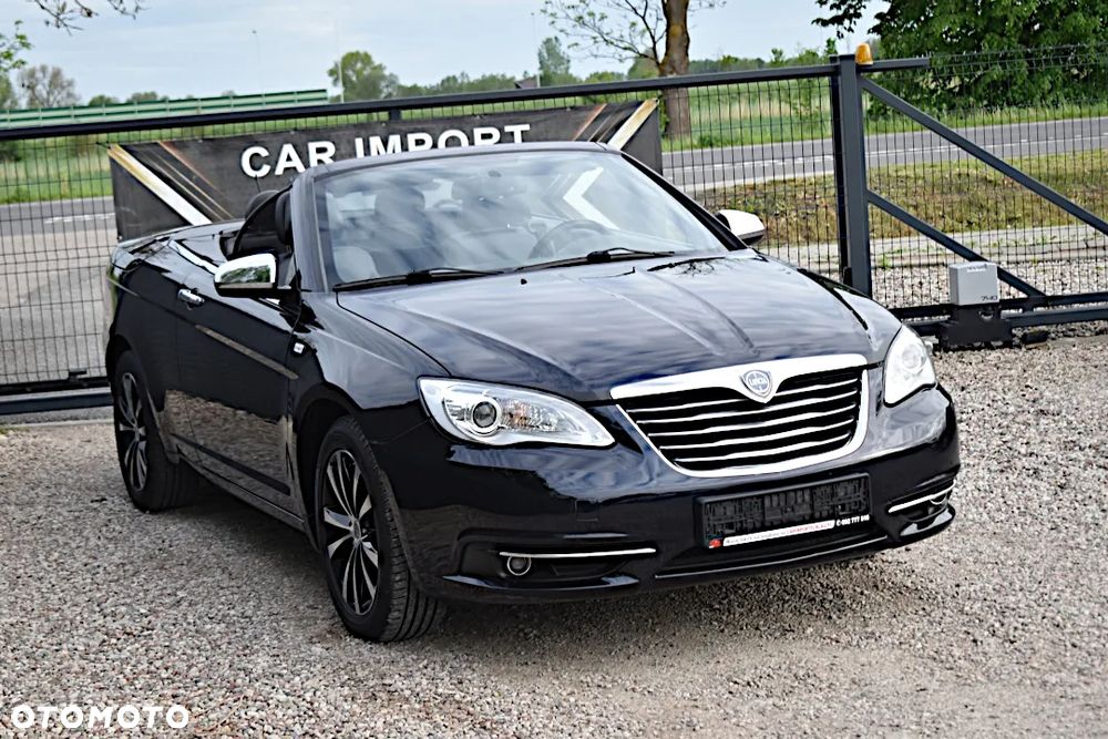 Chrysler 200 - 10