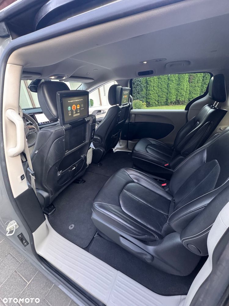 Chrysler Pacifica - 27