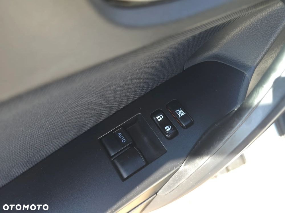 Toyota Auris 1.8 HSD Luna - 19