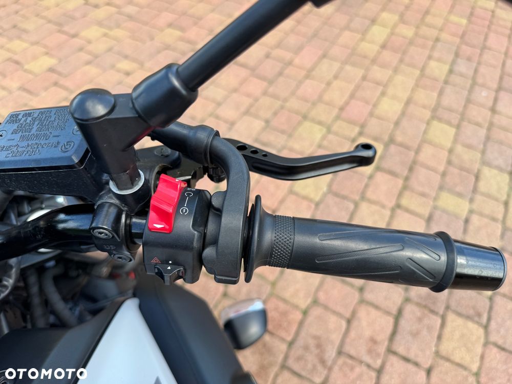 Yamaha MT - 16