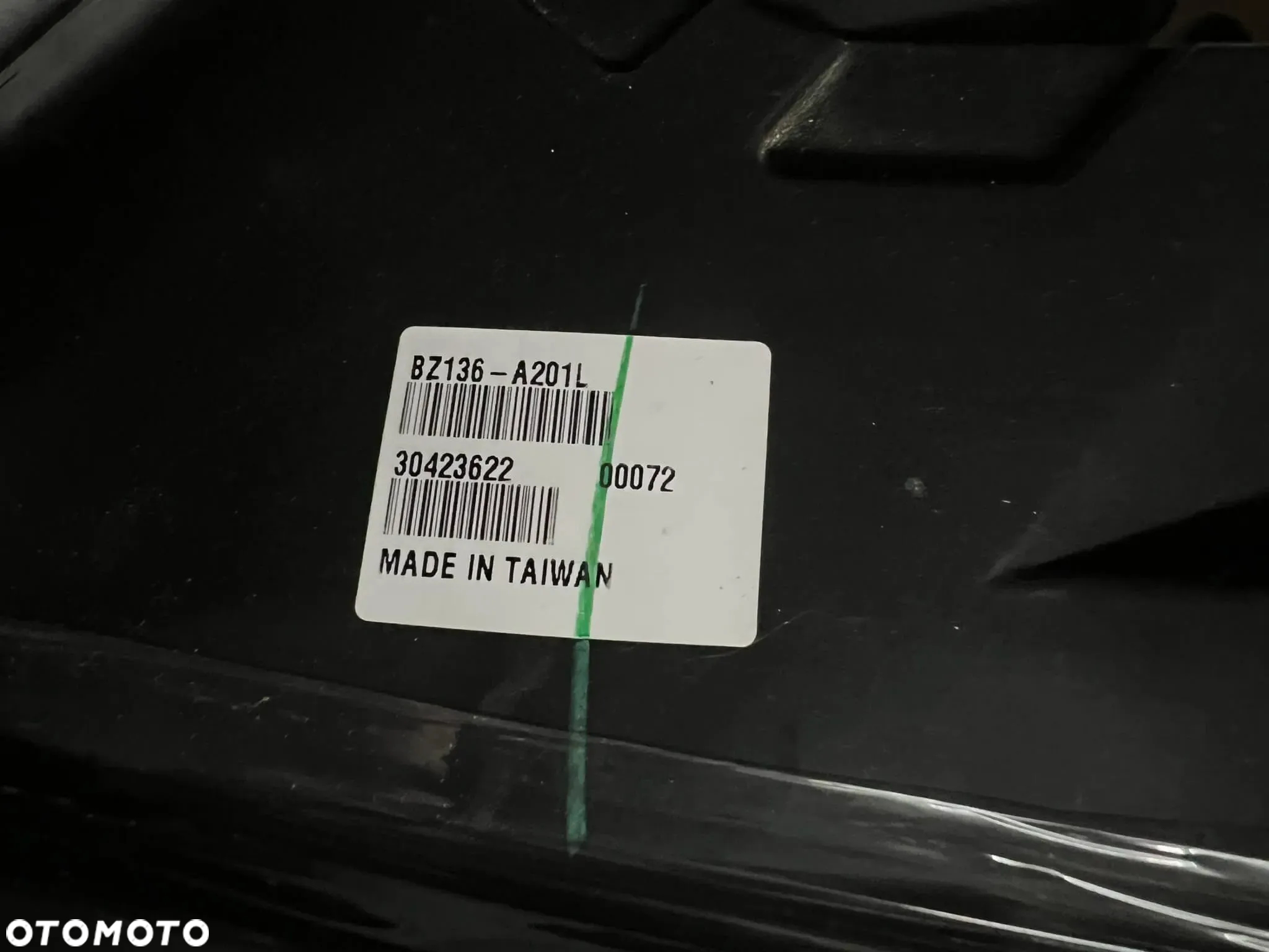BZ136-A201R BZ136-A201L NOWE LAMPY PRZEDNIE PRZÓD PRAWA LEWA KOMPLET MERCEDES W204 0103 - 6