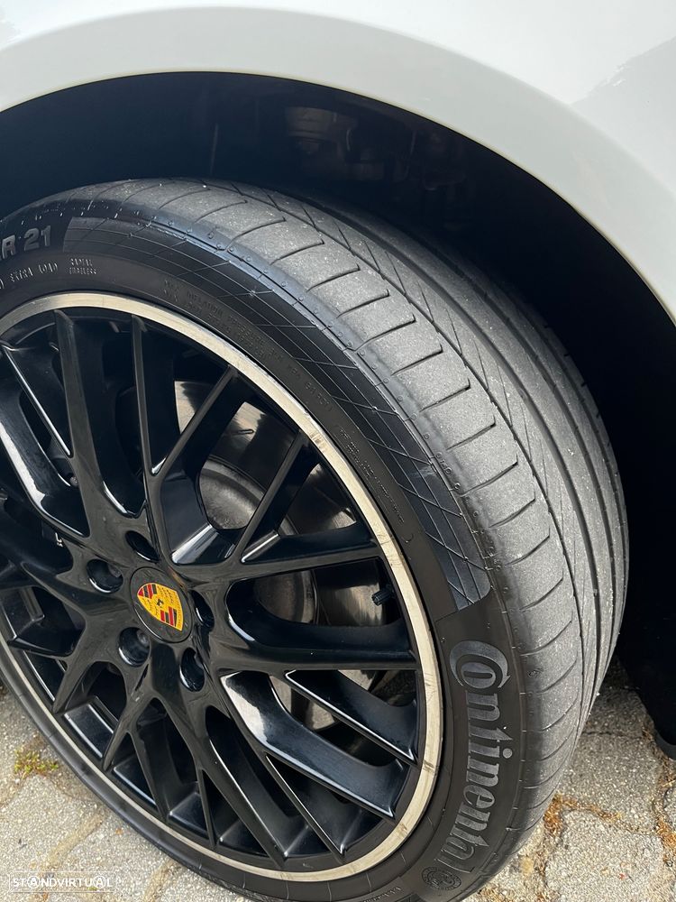 Porsche Panamera 4 E-Hybrid 10 Years Edition - 32