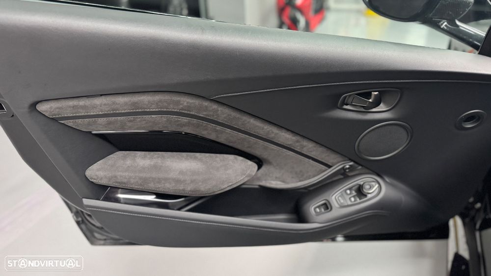 Aston Martin Vantage Roadster V8 F1 Edition - 30