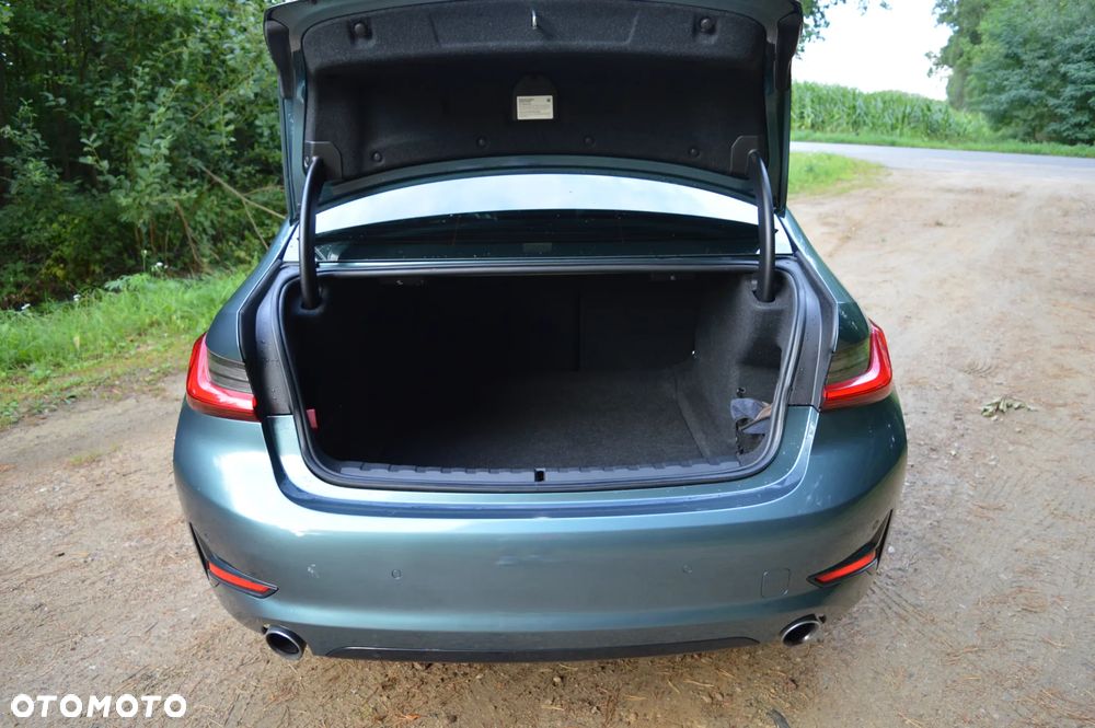 BMW Seria 3 330i - 16