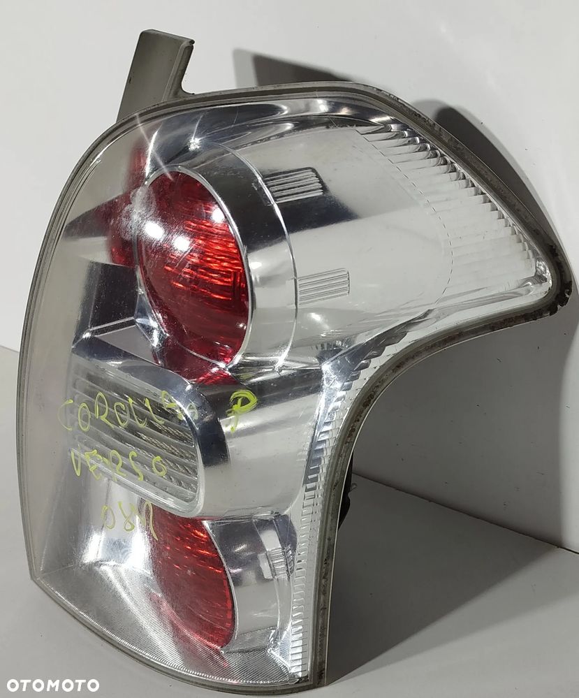 Lampa prawa tylna tył TOYOTA COROLLA VERSO 04-08 - 2