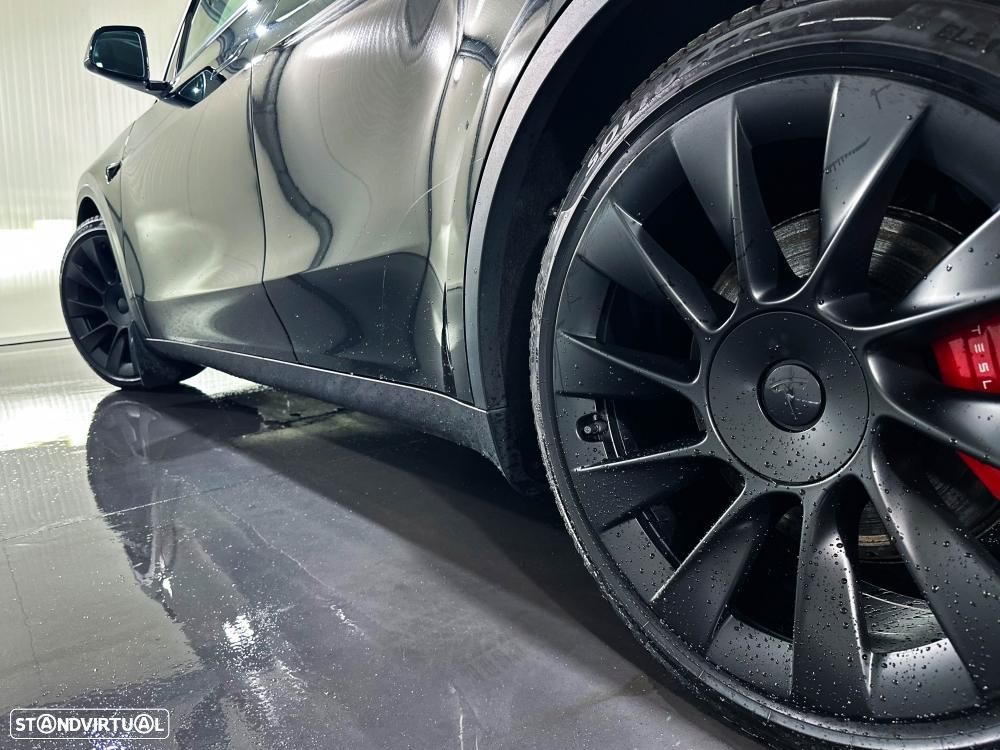 Tesla Model Y Performance Dual Motor AWD - 8