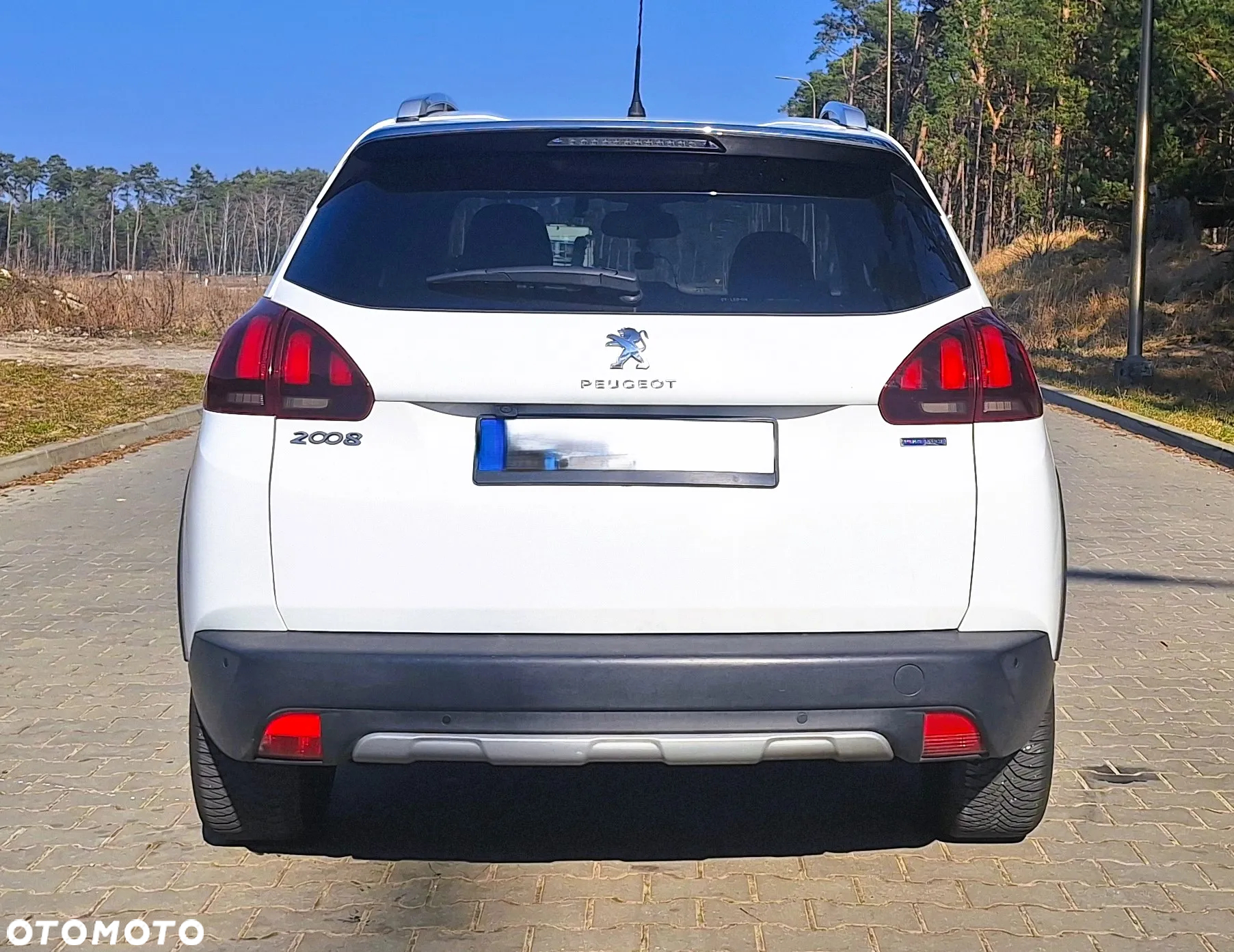 Peugeot 2008 1.2 Pure Tech Allure S&S - 8