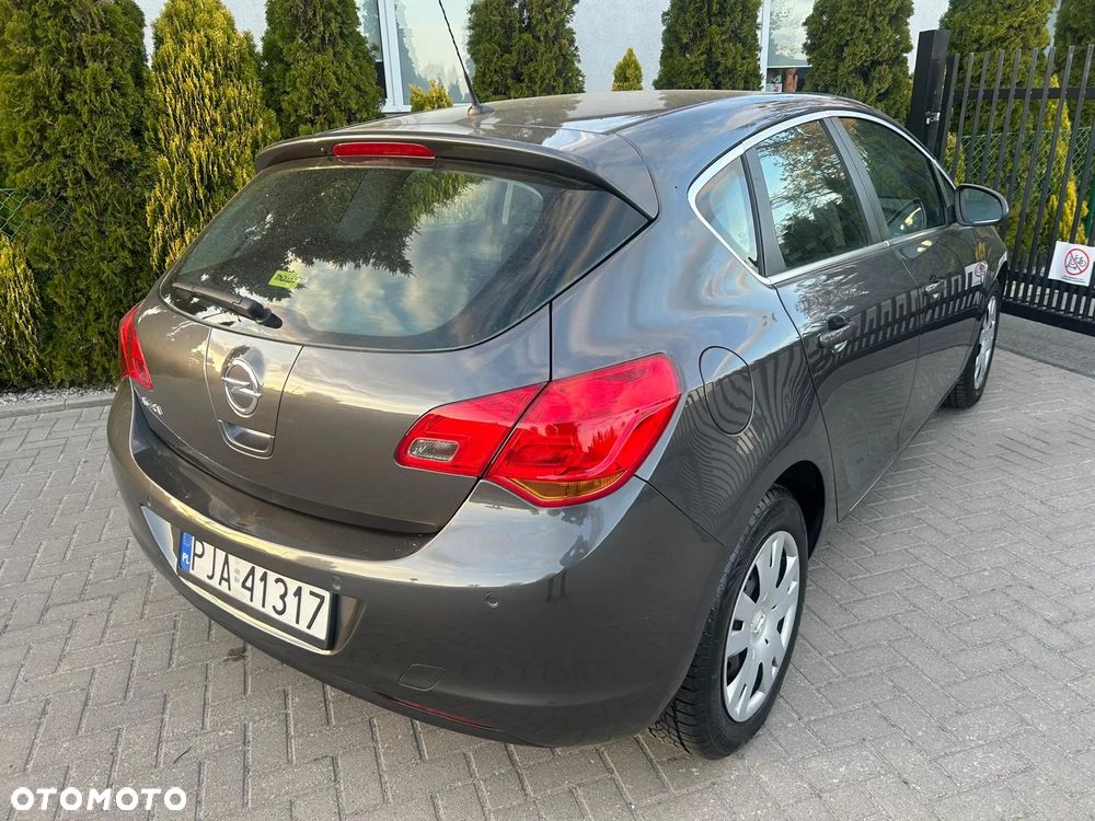 Opel Astra 1.6 Cosmo - 18