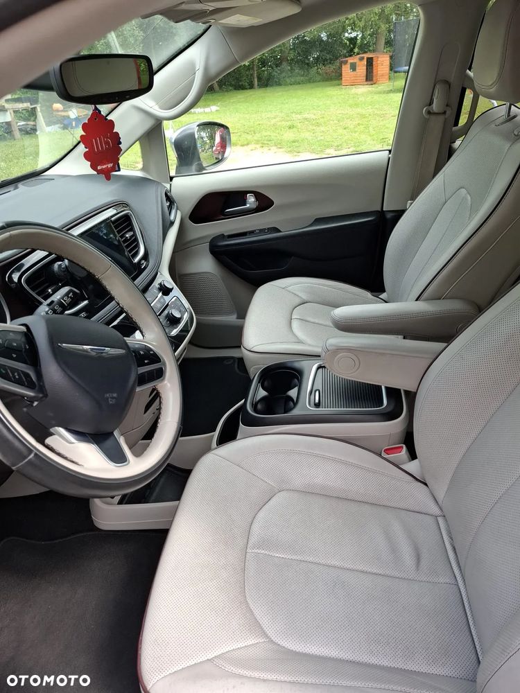 Chrysler Pacifica - 8