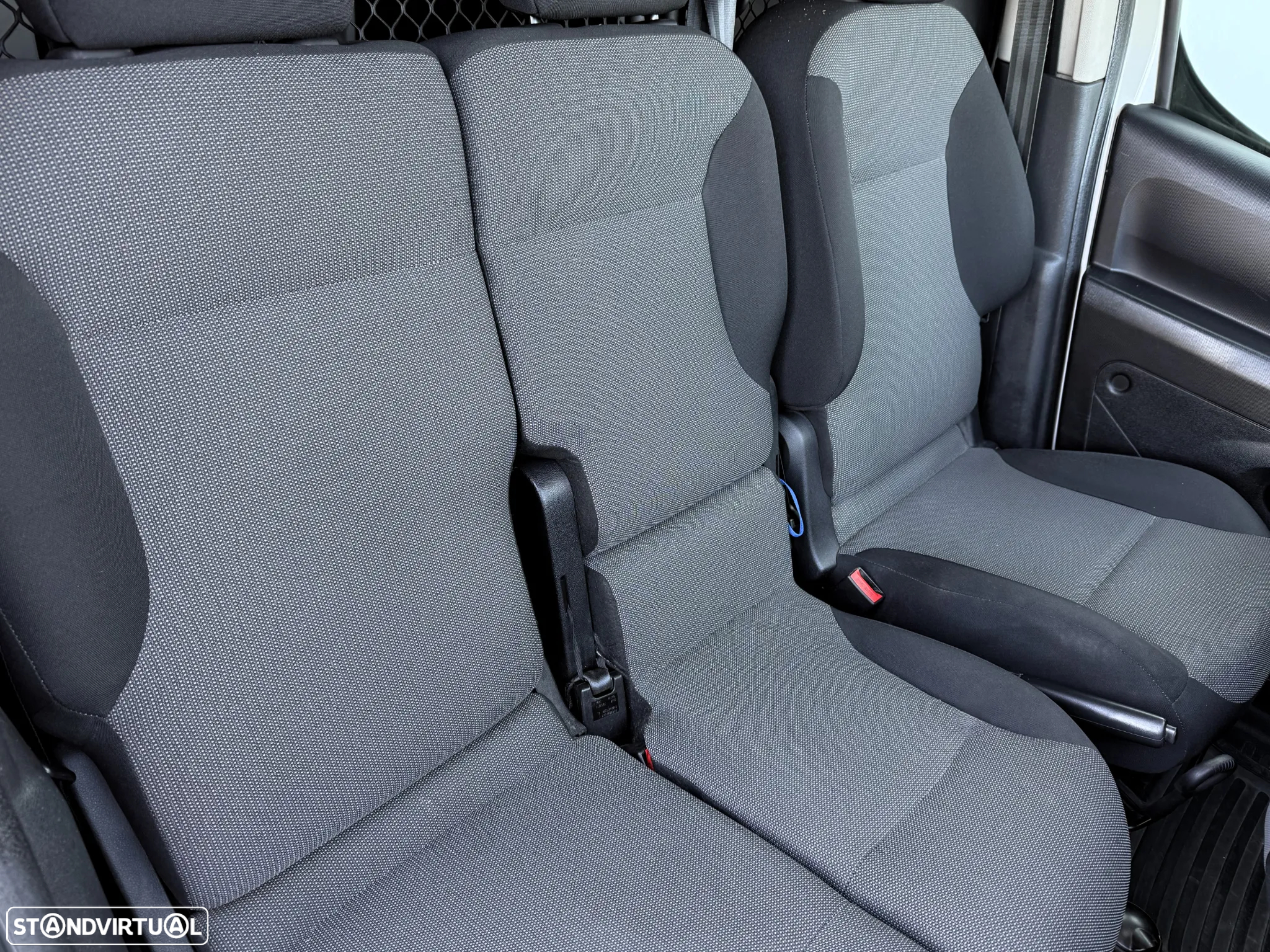 Citroën Berlingo 1.6 BlueHDi 100 Longa - 32