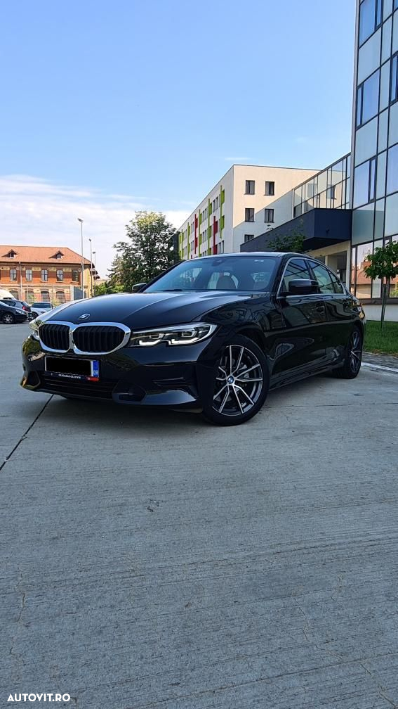 BMW Seria 3 330i AT Sport Line - 31