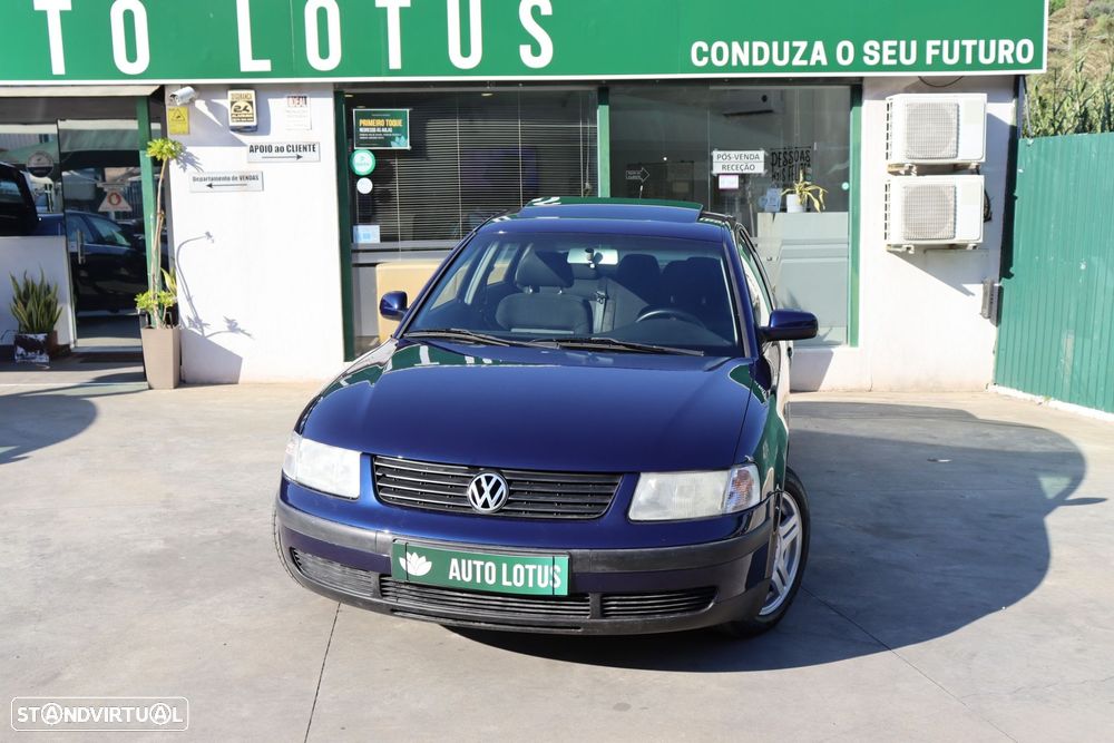 VW Passat 1.9 TDi Confortline - 1