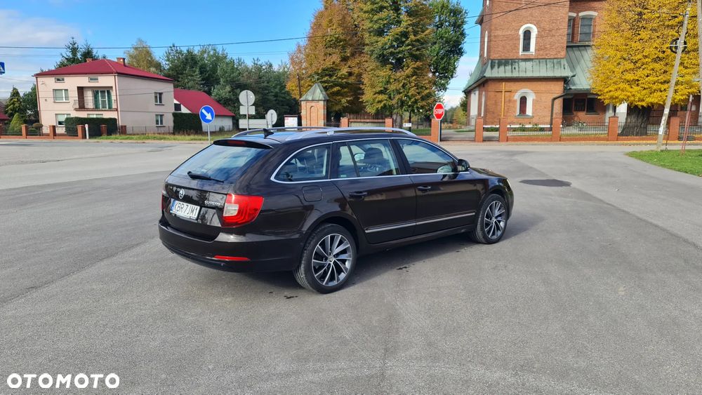 Skoda Superb 2.0 TDI Platinum DSG - 2