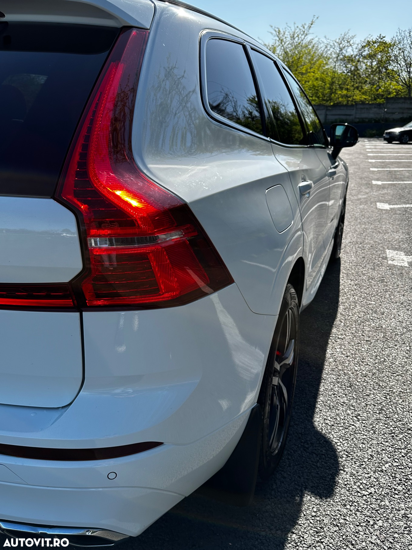 Volvo XC 60 B4 D AWD Plus Dark - 16