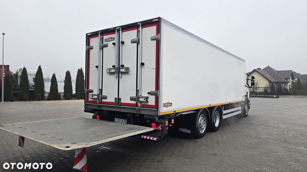 Scania P320 Euro 6 6x2 chłodnia izoterma kurierka 20 palet niski przebieg! super stan! rama do zabudowy laweta - 15