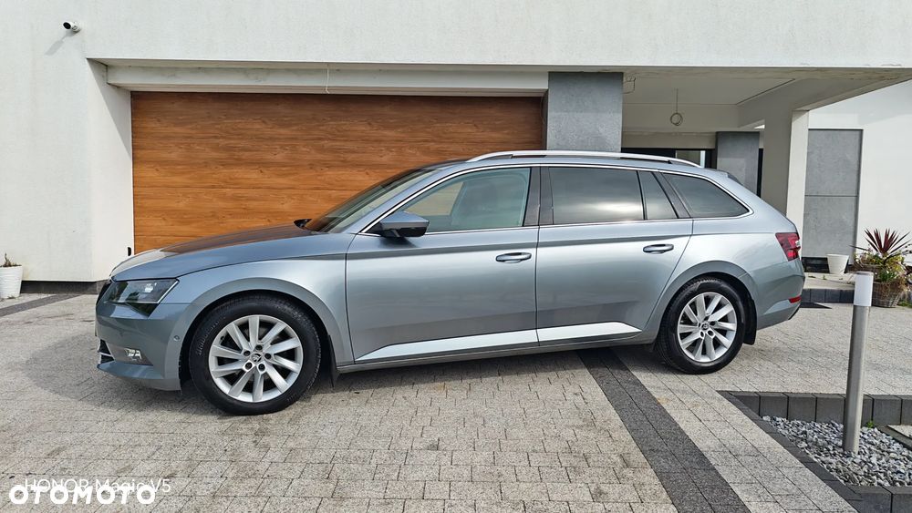 Skoda Superb 2.0 TDI DSG Premium Edition - 22