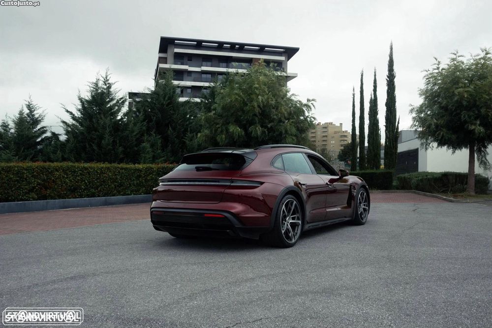 Porsche Taycan Cross Turismo 4 - 7