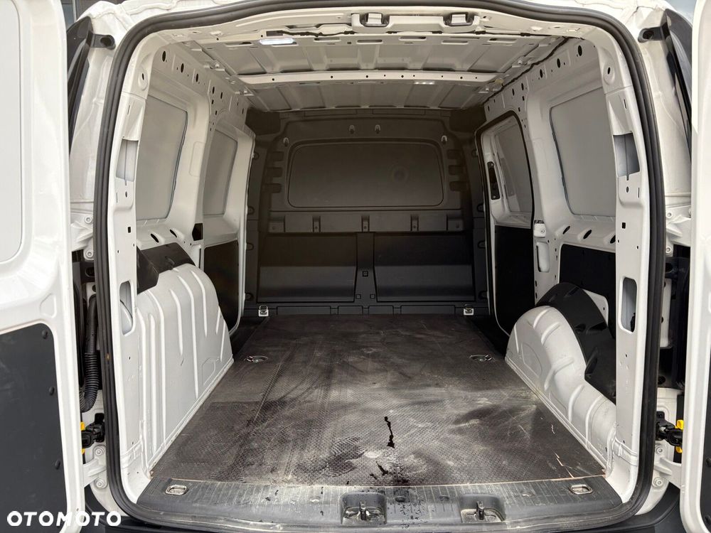 Volkswagen Caddy Maxi Cargo - 23