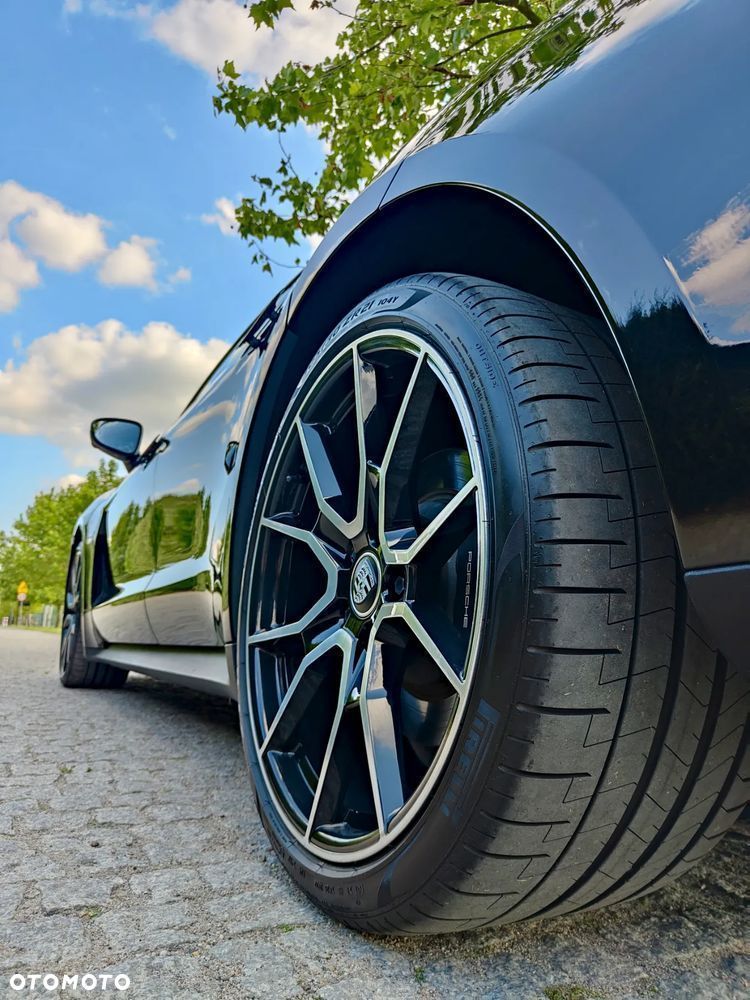 Porsche Taycan Performance Plus - 29