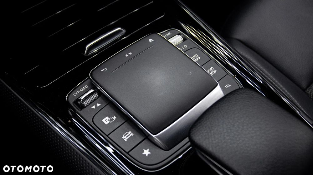 Mercedes-Benz GLB 200 7G-DCT - 25
