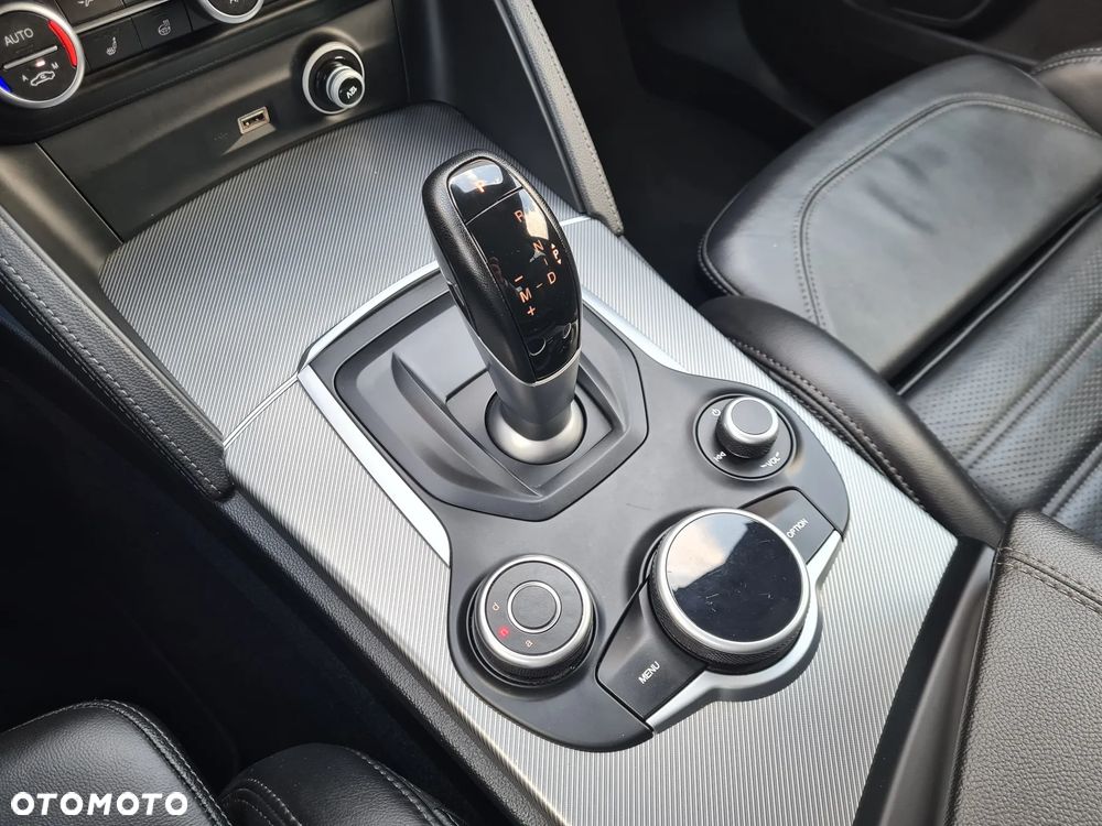 Alfa Romeo Stelvio 2.0 Turbo B-Tech Edition Q4 - 27