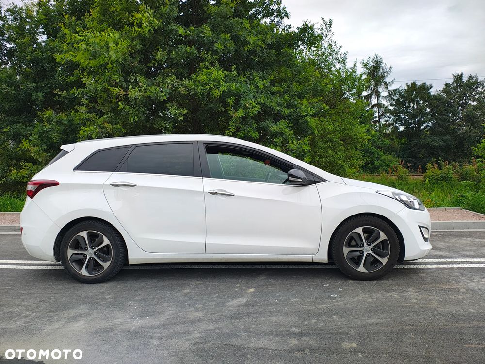 Hyundai i30 Kombi 1.6 GDi DCT Style - 1