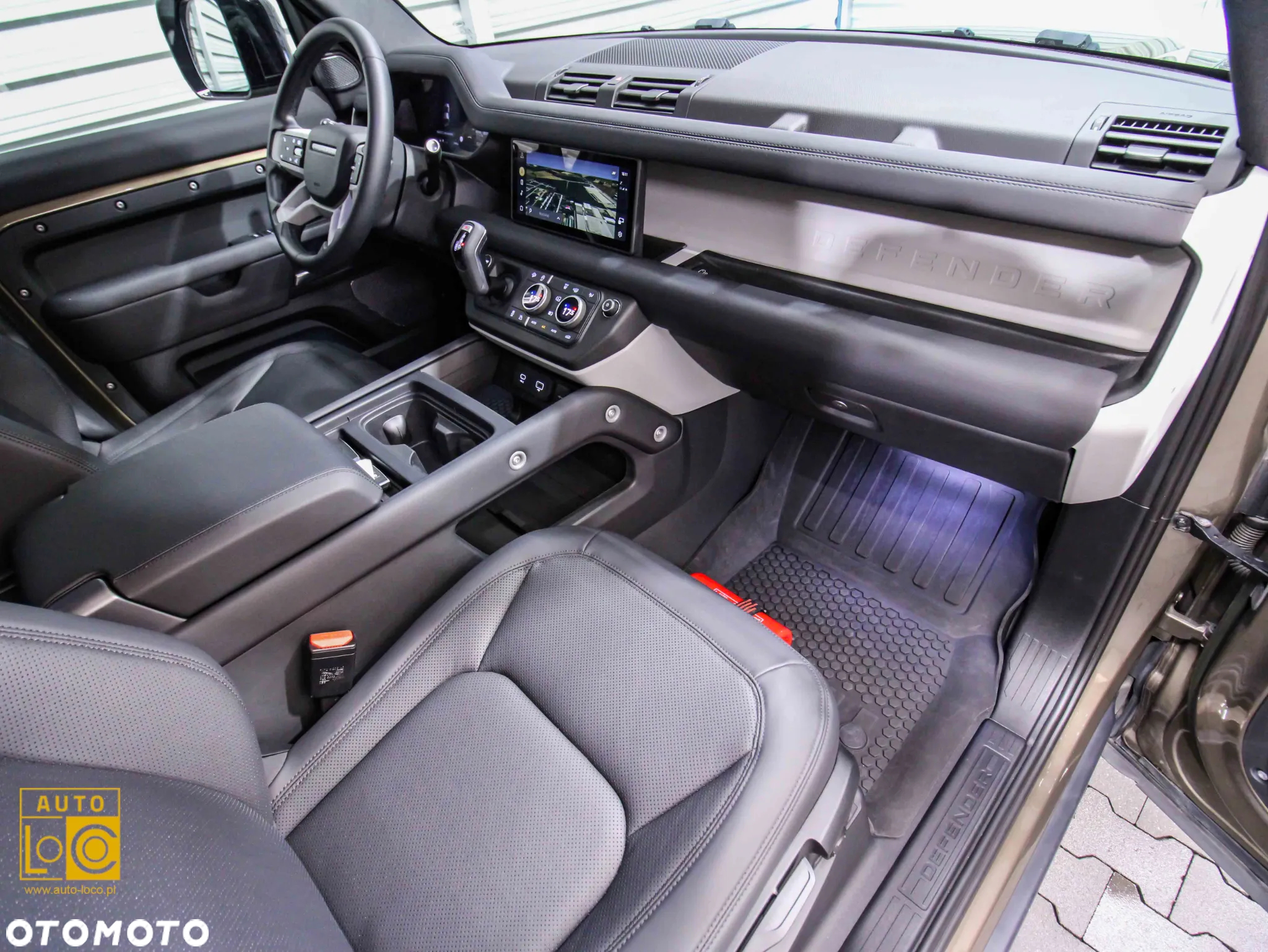 Land Rover Defender 110 2.0 P300 X-Dynamic HSE - 9