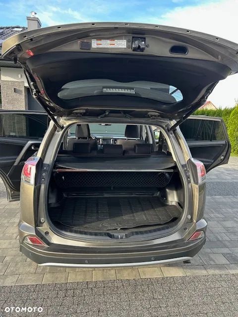 Toyota RAV4 - 8