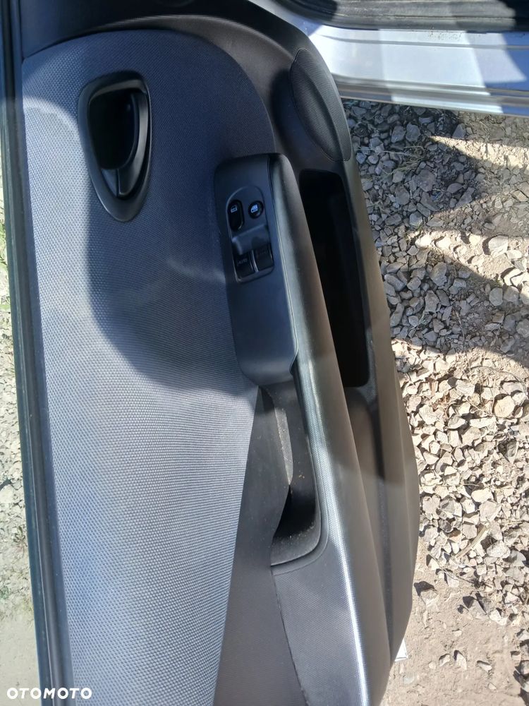 honda jazz II NH623M fotel fotele kanapa deska kokpit podsufitka boczek boczki klamka podłokietnik - 3
