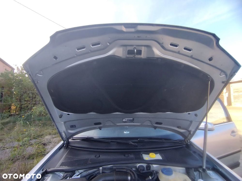 Volkswagen Passat 1.6 Comfortline - 23