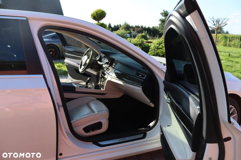 BMW Seria 7 750i - 28