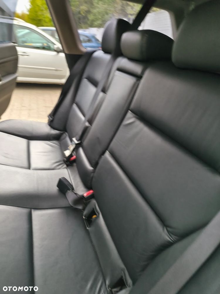 Subaru Legacy - 25