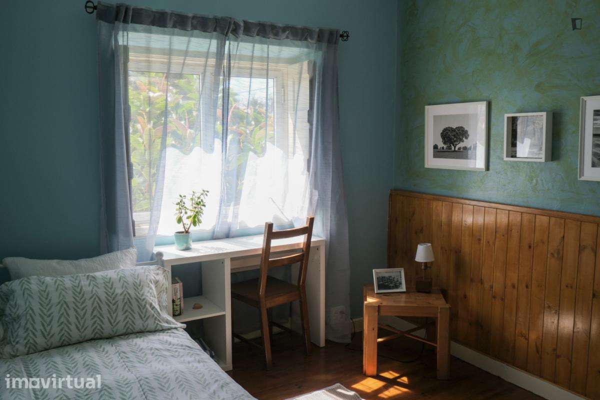 Quarto - localizado em Ajuda Lisbon - Grande imagem: 5/14